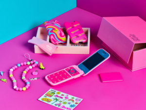 স্পেশাল অ্যাক্সেসরির সাথে ভারতে এল HMD Barbie Phone, দাম কত জেনে নিন
