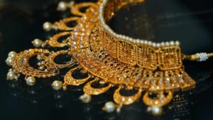 Gold and Silver Rate: ৭ হাজার টাকা সস্তা সোনা, কখন যাচ্ছেন কিনতে?