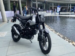ফুল ট্যাঙ্কে ৩৩০ কিমি! তাক লাগিয়ে দিল Bajaj Freedom 125 CNG