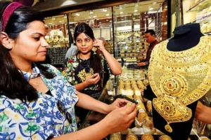 Gold Silver Today Rate:  সর্বকালের সর্বোচ্চ স্পর্শ করার পর কমল সোনার দাম, জেনে নিন সোনা ও রূপার লেটেস্ট রেট