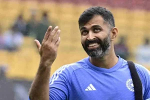 Indian Cricket Unknown Facts: ৮ মাস পর চলে গেলেন অভিষেক নায়ার, ভারতীয় ক্রিকেট ড্রেসিংরুমের ভেতরের গল্প জানেন?