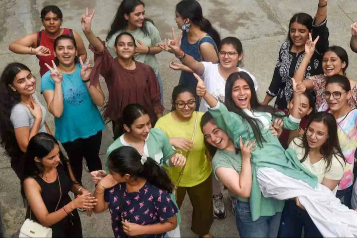 UP Board Topper Prize
