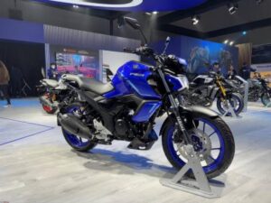নতুন ইঞ্জিন ও কালার অপশনের সঙ্গে বাজারে এল Yamaha FZ-S Fi